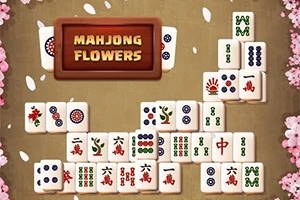 Piese de mahjong aranjate pe un fundal decorat cu flori roz și petale albe