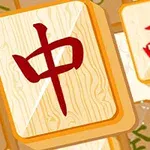 Piese de joc din lemn cu caractere roșii chinezești și simboluri florale verzi
