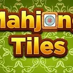 Textul „Mahjong Tiles” pe un fundal verde cu un model decorativ și o piesă de Mahjong stilizată în locul literei „o”