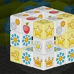 Cub 3D compus din blocuri decorate cu diferite simboluri colorate, inclusiv stele, coroane, flori și mere