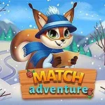 Veveriță desenată ținând o hartă, cu fular și căciulă albastră, într-un peisaj de iarnă cu zăpadă și copaci, cu textul Match Adventure pe un panou de lemn