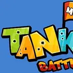 Text colorat cu cuvintele Micro Tank Battle pe un fundal albastru, cu un steag în colțul din dreapta sus