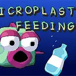 Personaj animat subacvatic cu ochi mari, înconjurat de obiecte precum o sticlă de plastic și un disc de vinil, pe fundal albastru cu text Microplastics Feeding