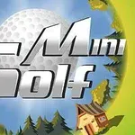 Textul Mini Golf este suprapus peste o minge de golf, cu un fundal de pădure și cer