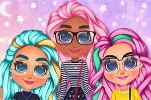 Trei personaje cu păr colorat vibrant și ochelari, împotriva unui fundal pastel cu stele și semilună