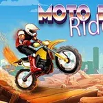 Un motociclist pe o motocicletă galbenă rulează pe un teren accidentat, cu un peisaj urban și cer albastru în fundal