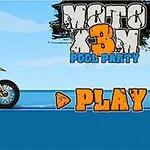 Motociclist pe o motocicletă galbenă, purtând cască și echipament de protecție, cu text mare Play și un fundal albastru deschis