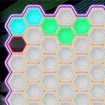 Grilă hexagonală colorată cu piese luminoase pe un fundal negru