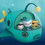 Trei personaje animate se află într-un submarin turcoaz, echipat cu elice galbenă și luminiță pe un braț în vârful submarinului, pe fundalul albastru al oceanului