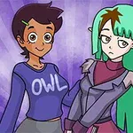 Două personaje animate stau alături pe un fundal violet, una purtând un pulover albastru cu inscripția OWL, iar cealaltă având părul verde și urechi ascuțite