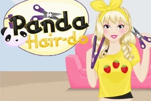 Fată blondă, îmbrăcată în galben cu un tricou având căpșune desenate, ține o foarfecă și un ondulator în fața unei canapele roz, alături de un logo cu panda și foarfecă