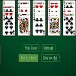 Joc de cărți solitaire cu cărți de joc afișate pe un fundal verde și opțiuni de meniu vizibile