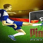 Fotbalist îmbrăcat în echipament albastru și alb, lovind o minge spre o poartă cu un fundal luminos