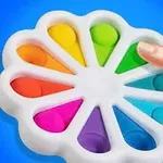 Jucărie pop it în formă de floare cu bule colorate, atinsă de un deget pe un fundal albastru