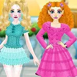 Două femei stilizate, una cu părul blond și ținută turcoaz, cealaltă cu părul roșcat și rochie roz, stând într-un parc cu flori și balustradă