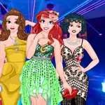 Patru personaje animate feminine stau împreună, fiecare purtând o rochie elegantă în culori vii, pe fundalul unui club de noapte luminat festiv