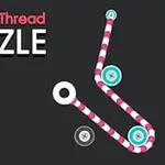 Textul „Pull The Thread Puzzle” și un design cu un fir dungi roz și alb, cu nasturi colorati pe un fundal negru