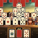 Joc de cărți solitaire cu layout de cărți cu diverse simboluri și design tematic, fundal de apus