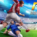 Un jucător de fotbal în echipament roșu care șutează mingea spre poartă, cu un alt jucător în echipament albastru alunecând pentru a bloca în timpul unui meci pe stadion