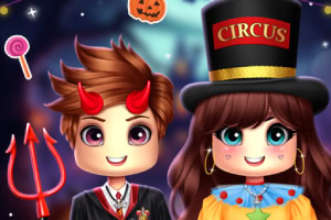 Doi copii animați îmbrăcați în costume de Halloween, unul cu coarne roșii și furcă, celălalt cu pălărie de circ, pe fundal festiv