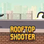 Doi personaje pixelate pe acoperișul unei clădiri, unul cu o pușcă și celălalt cu un lansator, în fundal fiind vizibile clădiri orașului