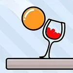 Minge portocalie sărind într-un pahar de vin cu lichid roșu, așezat pe o platformă