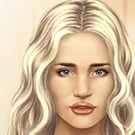 Portretul unei femei cu păr blond ondulat și ochi albaștri, într-un decor interior cald, cu flori în fundal