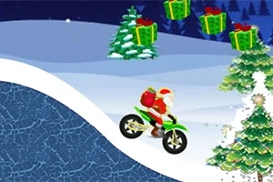 Moș Crăciun pe o motocicletă verde urcând un deal înzăpezit, cu brazi împodobiți și cadouri zburătoare în fundal
