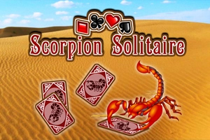 Scorpion și cărți de joc pe un fundal de deșert
