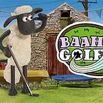 O oaie animată ține un băț de golf lângă o căsuță rustică, cu un logo BaaHmy Golf colorat în prim-plan