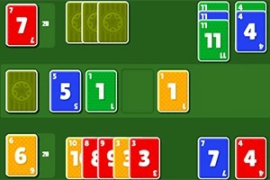 Cărți de joc colorate, numerotate, aranjate pe un fundal verde
