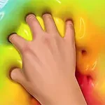 O mână împinge o suprafață colorată în nuanțe de curcubeu, creând o adâncitură vizibilă