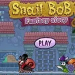 Două melci cu cochilii colorate și o creatură cu multiple capete într-un decor de poveste fantastică, fundal cu clădiri și un buton mare cu PLAY