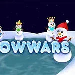 O imagine cu șase oameni de zăpadă purtând diverse accesorii precum pălării și coroane, așezați pe un fundal de iarnă cu cuvântul SNOWWARS scris în litere mari de gheață