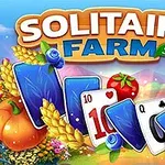 Cărți de joc suprapuse pe un fundal de fermă cu elemente de toamnă și flori colorate