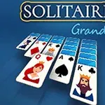 O imagine grafică cu un ecran albastru pe care sunt afișate cărți de joc, inclusiv o regină roșie și un rege de pică, împreună cu textul SOLITAIRE Grande