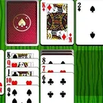 Un configurator de cărți de joc așezate pe un fundal verde, incluzând dame, popi și ași