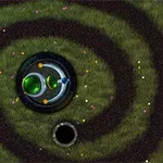 Bile colorate dispuse într-o spirală pe o cale verde, cu o gaură neagră în partea de jos
