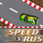Mașină verde pe un circuit auto cu margini roșii și albe, text SPEED RUSH deasupra