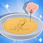 Un biscuite rotund pe o farfurie cu un desen de pește și o mână care ține un ac deasupra