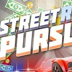 Textul Street Race Pursuit deasupra unei mașini sport roșii și fundal cu bancnote zburătoare