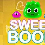 Trei creaturi colorate și drăgălașe cu ochi mari, plasate deasupra textului SWEET BOOM pe un fundal galben cu modele subtile de inimi și înghețată