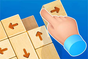 Mână care mută o piesă de lemn cu săgeată într-un puzzle pe fundal albastru