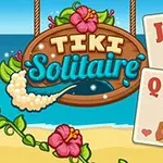 Fundal tropical cu un semn decorativ de lemn și trei cărți de joc cu imagini ale unor personaje stilizate