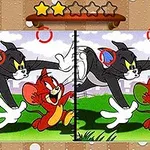 Două imagini alăturate cu personaje de desene animate care încearcă să găsească diferențele dintre ele, într-o scenă în care un pisoi încearcă să prindă un șoricel