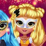Două personaje animate cu păr albastru și galben purtând măști decorative și rochii elegante pe un fundal strălucitor