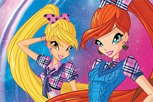 Două personaje animate cu păr lung, blond și roșcat, poartă ținute colorate în carouri, având un fundal stelar