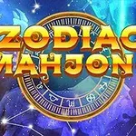 Textul ZODIAC MAHJONG în fața unui fundal cosmic cu un cerc zodiacal albastru și galben